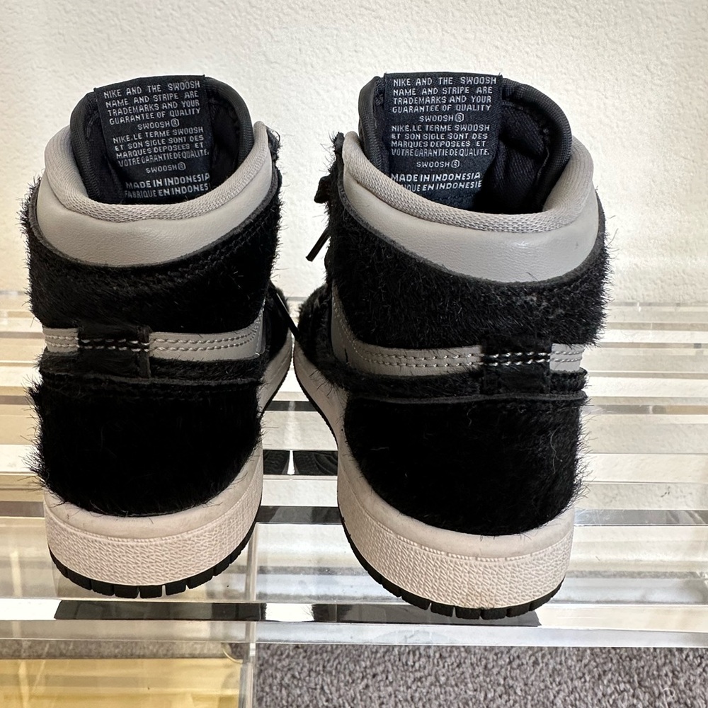 Kids Nike Air Jordan High Tops - Picture 5 of 9